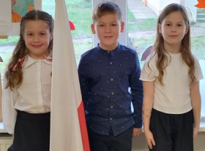 "11:11 Szkoła do hymnu".