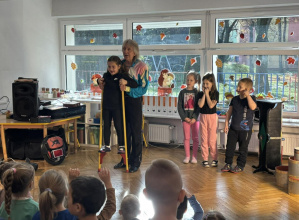 Pokaz cyrkowo-magiczny